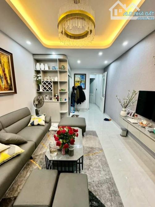 Phạm Ngọc Thạch - Oto đỗ cửa, ở ngay - 40m*5T - 15 Tỷ