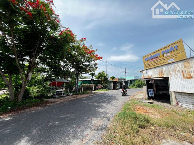 Bán đất Hàm Hiệp 2 mặt tiền nhựa gần ủy ban xã và gần đường Lê Duẩn
