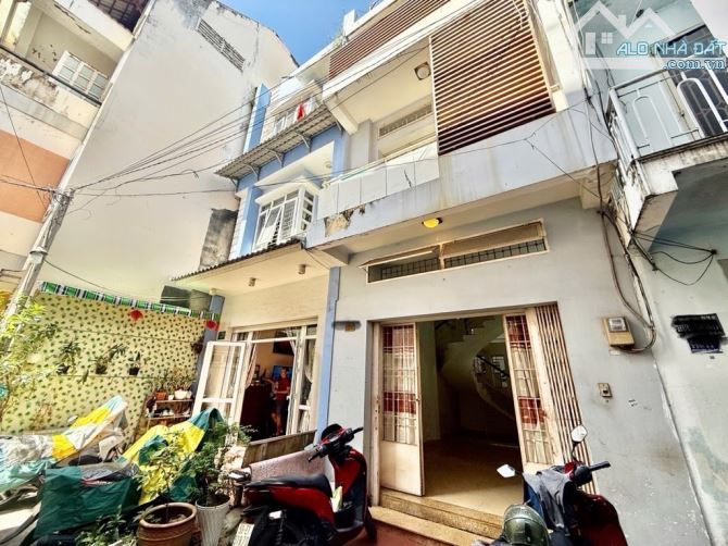 BÁN NHÀ ĐƯỜNG NGUYỄN KIỆM - P3 - Q.PHÚ NHUẬN - DT:4 X 15M - 3 TẦNG - GIÁ 8,55 TỶ