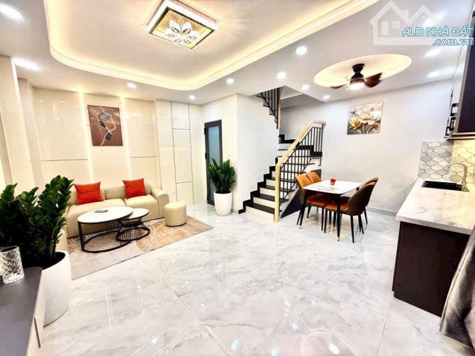 🔥HẺM XE HƠI🔥P.25 BÌNH THẠNH - NGAY HÀNG XANH - 4 TẦNG 💥30M2💥 - NGANG 5,5M - CHỈ 5.x TỶ