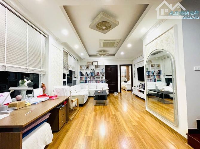 BÁN NHÀ PHẠM TUẤN TÀI, PHÂN LÔ, VỈA HÈ ÔTÔ TRÁNH, KINH DOANH, 74M2, MT RỘNG GIÁ 26 TỶ