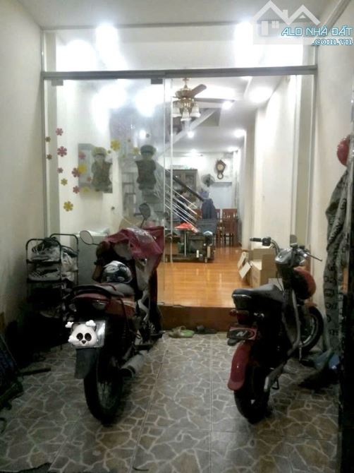 Cầu Bươu - Thanh Trì.40m2 bán đất tặng nhà 2 tầng kiên cố, ô tô cách vài bước. Giá 1,7tỷ