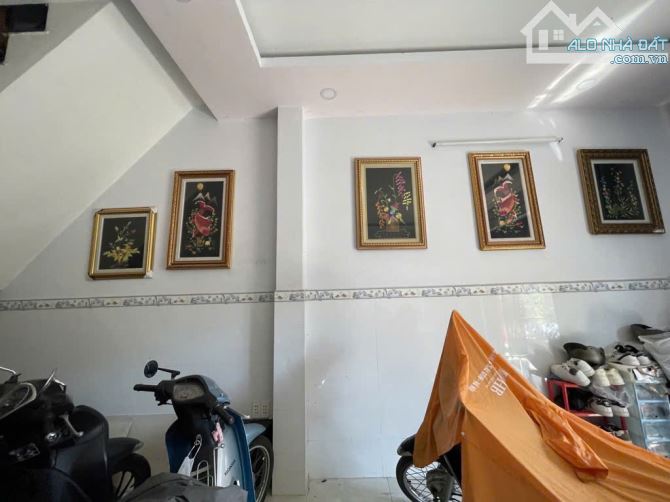 Bán nhà 2 tầng Q9 - Chỉ 5.2 tỷ - Dòng tiền - cách Nguyễn Văn Tăng 10m.