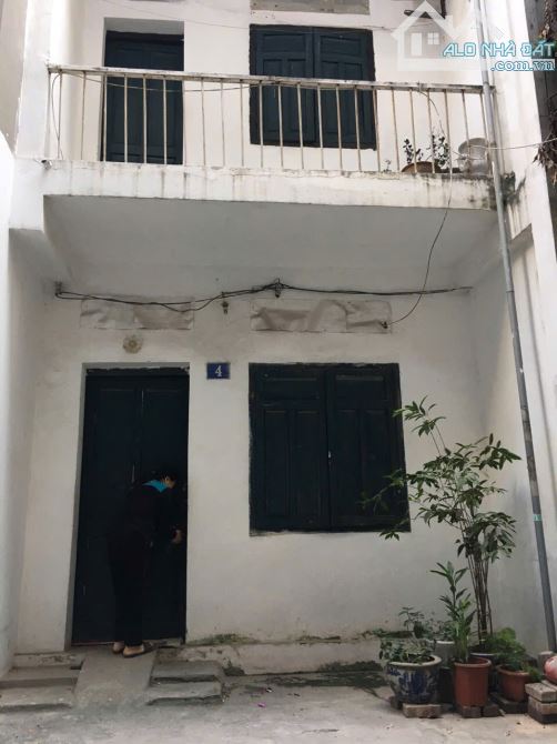 Cho thuê căn tập thể địa chất ngõ 1150 đường Láng, Láng Thượng, Đống Đa. DT 40m x 2 tầng,
