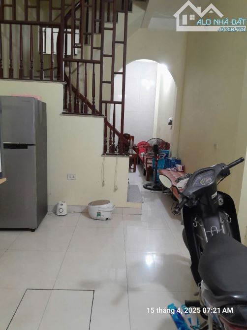 Cho thuê nhà ngõ 6 Thượng Phúc, Tả Thanh Oai, Thanh Trì. Dt 32m x 3 tầng, giá 5tr