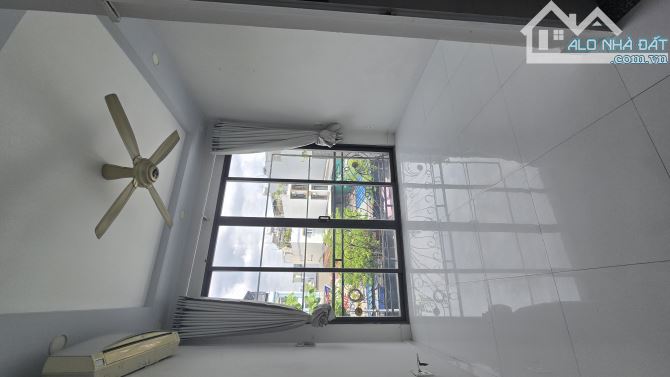 Bán nhà HXH Hoàng Diệu, Quận 4, Không QH, gần chợ Xóm Chiếu, 4 tầng, DTSD trên 120m2, 6.2