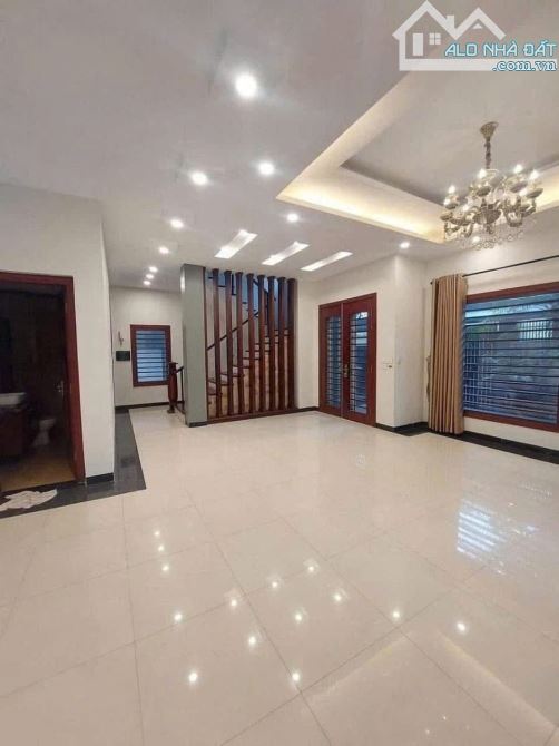 BÁN BIỆT THỰ VƯỜN ĐÀO, TÂY HỒ - 252M² x 6T THANG MÁY - MT 14M - VỊ TRÍ ĐẸP - GIÁ 150 TỶ