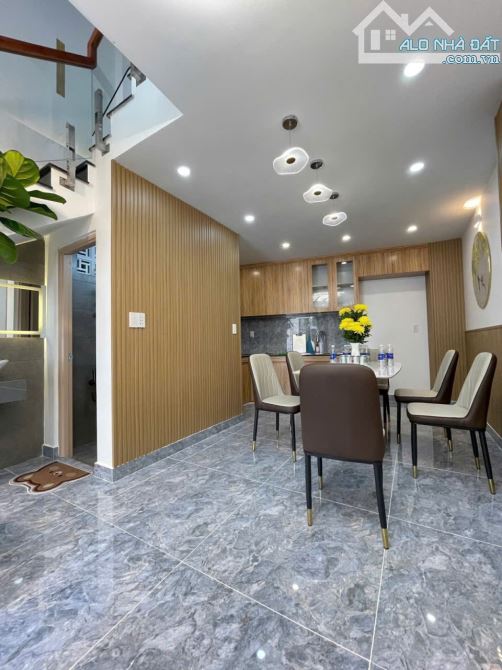 Bán  nhà 5 tầng đẹp lung linh– hẻm 6m – sát Khu Tên Lửa, Bình Tân, khu sầm uất chỉ 7.x tỷ