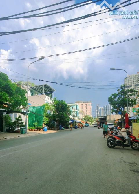 Nhà phố Quận 7, cạnh Lý Phục Man, 3 tầng, 4x19m, HXH, nhỉnh 10 ty