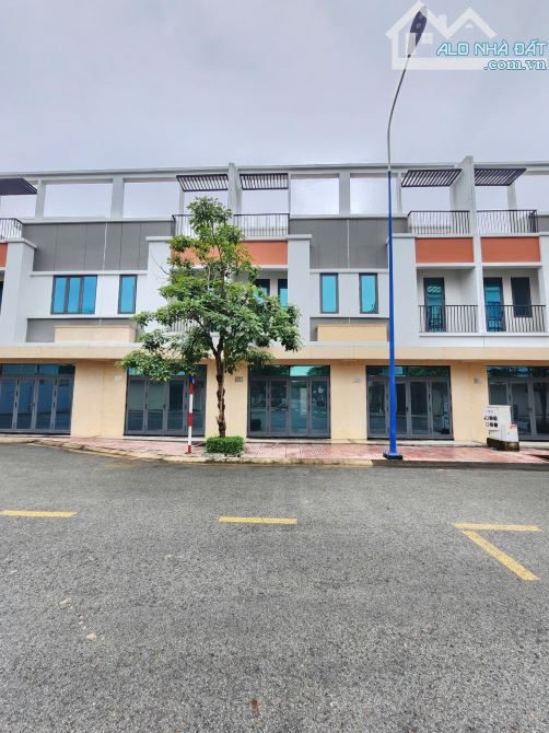 Bán nhà 1 trệt 1 lầu hoàn công gần chợ Bình Phước B Tp.Thuận An chỉ 2ty700 TL M7426