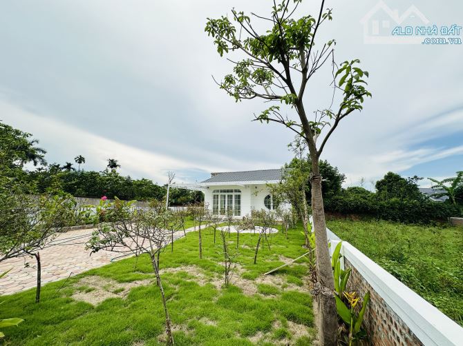 BÁN GẤP KHUÔN VIÊN NGHỈ DƯỠNG CÓ DT 385m2 LÔ GÓC 2 MẶT TIỀN SÁT ĐƯỜNG ĐÔNG DƯƠNG CHỈ 300m
