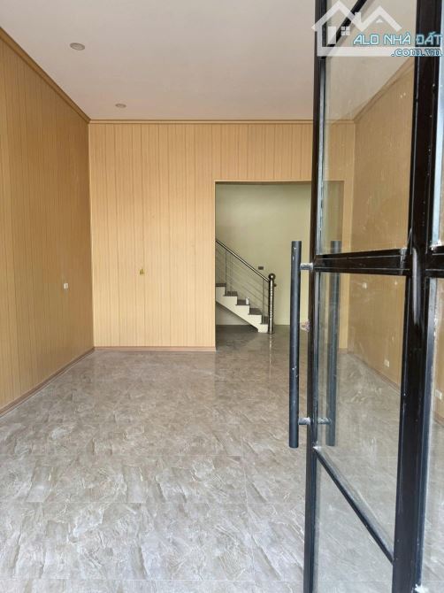 Cho thuê nhà mặt đường Nguyễn Gia Thiều, 20tr, 40m2, 3 tầng kinh doanh tốt