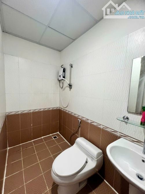 Cho thuê căn hộ 2PN, 2WC, 80m2 chỉ 13 triệu tại Orient Apartment, Bến Vân Đồn, Q4 - 10