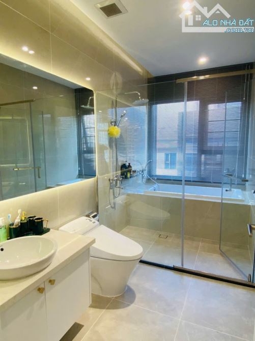 Penthouse  VHCP căn góc 3PN + 3wc - 166m2 Tầng 42 view thoáng, full nội thất, 25 tỷ - 10