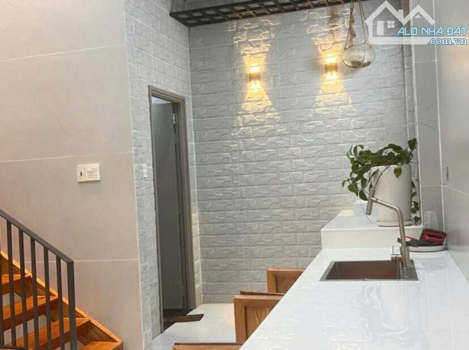 Cho thuê nhà rộng rãi KDC 923 có máy lạnh 8 triệu - 10