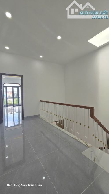 Nhà Đẹp mặt tiền đường Nhựa 12m, ngay Chợ, Trường, khu công nghiệp. Kề bên Cầu Lớn Hóc Môn - 10