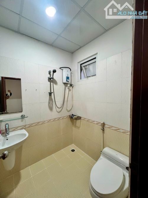 Cho thuê căn hộ 2PN, 2WC, 80m2 chỉ 13 triệu tại Orient Apartment, Bến Vân Đồn, Q4 - 11