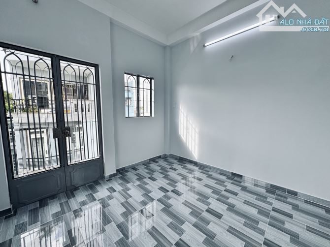 🏡H.àng tuyển Lạc Long Quân - 18m2 - 5 T.ầng - H.oàn công đủ , SHR vuông - MT h.ẻm 8m 🏡 - 11