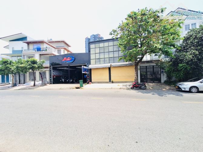 Bán Đất Mặt Tiền Cao Đức Lân,An Phú,Quận 2 DT:208m2(10mx20,5m)-Giá 58 Tỷ - 2