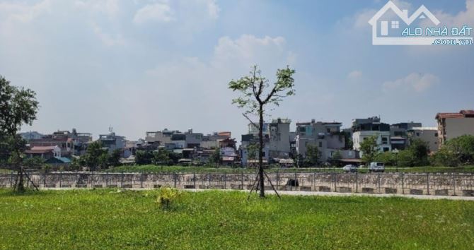 View Công Viên Hồ/ 64.x Tỷ/ 245 M2/ 18 Mt/ Giang Biên.Long Biên - 4