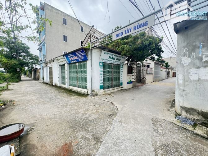 LÔ GÓC - CÁCH QUỐC LỘ 2 300M - ĐƯỜNG THÔNG Ô TÔ 7 CHỖ ĐỖ CỬA - CÁCH SÂN BAY NỘI BÀI 1KM - 1
