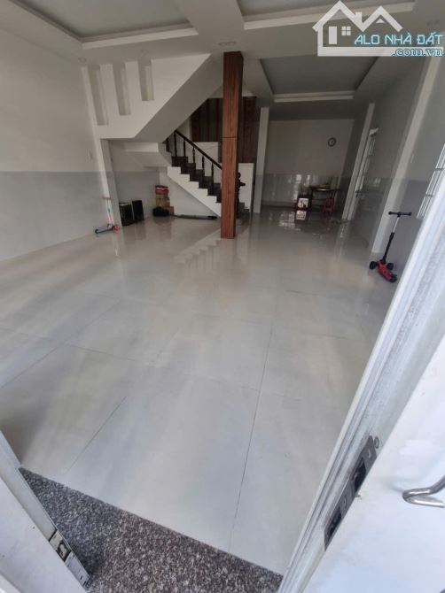 Nhà Biệt Thự 1 Trệt 2 Lầu 8x14m 3 Phòng đường 19 Lê Bôi Giá 14 Triệu - 1