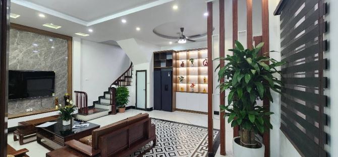 Chỉ 130tr/m2 Ngay Chân Ga Tàu điện! Ô tô Tránh đỗ 30m. - 2 mặt thoáng trước sau. - 2