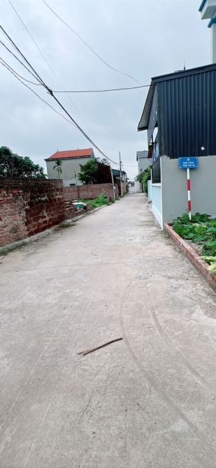 Ô TÔ ĐỖ ĐẤT - FULL THỔ CƯ - CÁCH QL 35 VÀ TRỤC NỘI BÀI ĐẠI LẢI 1KM - DI CHUYỂN SÂN BAY 10P - 1