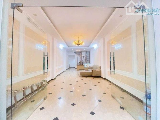 NHỈNH 9 TỶ BÁN NHÀ DỊCH VỌNG HẬU LÔ GÓC 2 THOÁNG SÁNG Ô CHỜ THANG MÁY GẦN BÃI Ô TÔ DÂN XÂY - 1