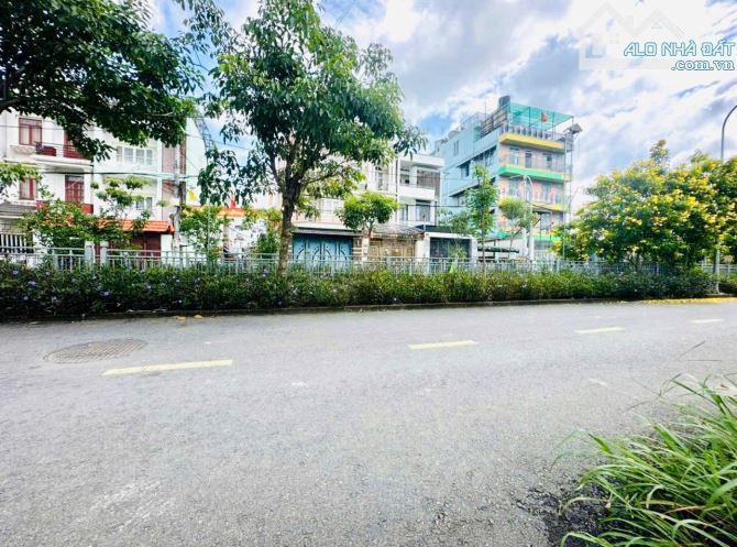 Bán đất 1/ mặt rạch đường Thạnh Lộc 37, Quận 12 giá 3,75 tỷ - 1