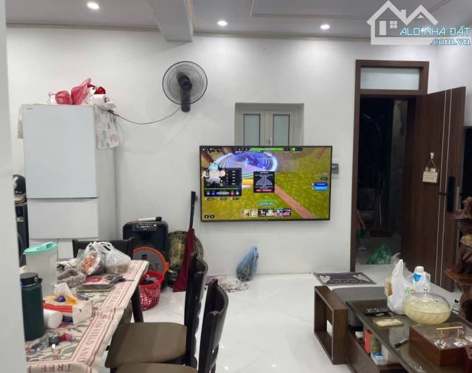 BÁN CĂN HỘ TẬP THỂ NGUYỄN NGỌC DOÃN ,ĐÔNG ĐA.CĂN HỘ TẦNG 4,CĂN GÓC 2 MẶT THOÁNG ,DT 100M2; - 1