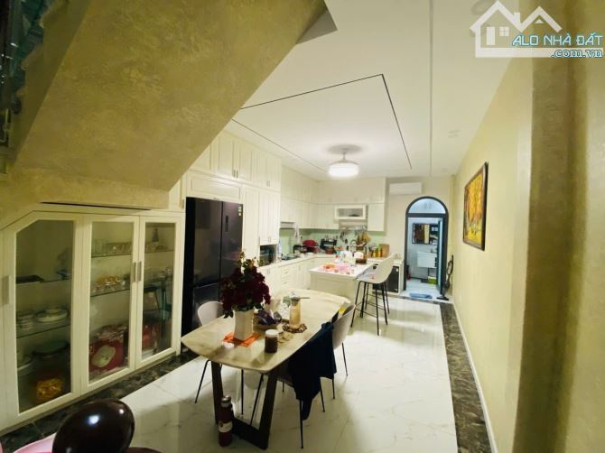 Bán Nhà  3 tầng TT thành phố Thủ Đức – 68m² – nội thất Châu Âu – nhỉnh 7 tỷ. - 1