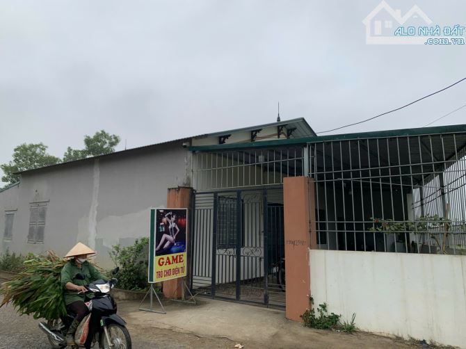 Cần bán căn nhà mặt đường bán mặt đường 20 m nằm trên mặt đường liên xã tại Nhuận Trạch - 1
