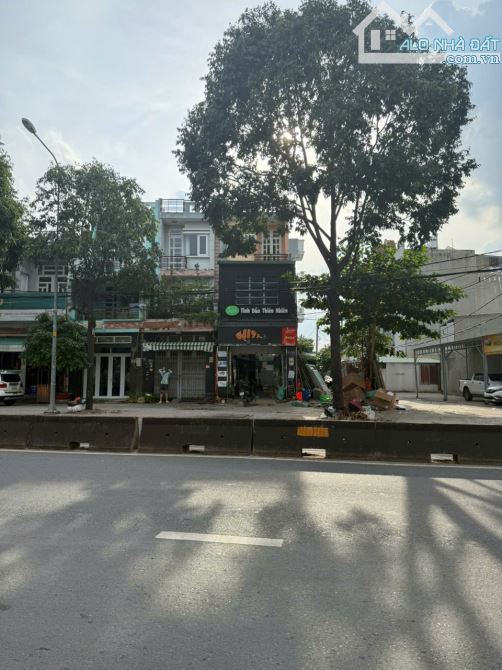 Bán nhà 3 tầng DT 8x20 - Căn góc 2 mặt tiền đường Lê Thị Riêng rộng 30m - Cách QL1A 900m - 1