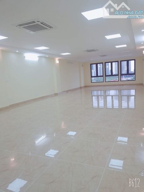 Cho thuê VP 135m2 Trần Vỹ - Cầu Giấy - 1