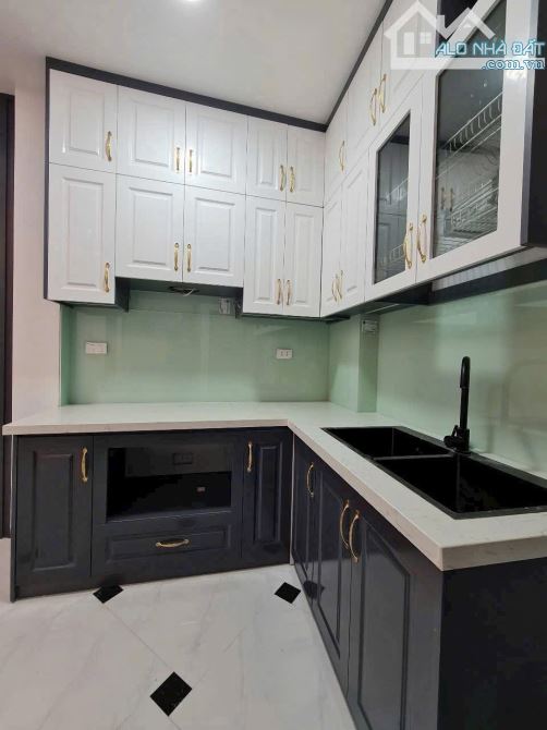 “Em đây gần 35m², 5 tầng, nhỉnh 5 tỷ – ngõ rộng 4m, ô tô phi thẳng vào cửa… - 1