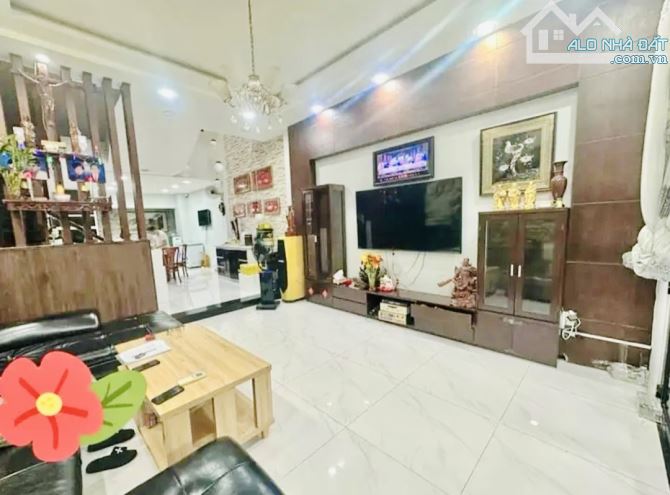 Gần đường số 7 - Khu Tên Lửa - 4 tầng - 5m x 20m - Nhà người nổi tiếng, thiết kế tuyệt đẹp - 1
