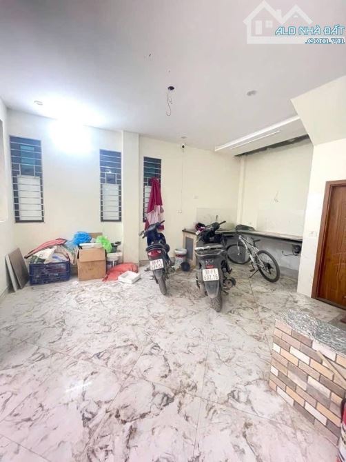 Hạng xịn! Quan nhân lô góc, xây mới gần phố- vừa ở vừa kinh doanh. Nhỉnh 6 - 1