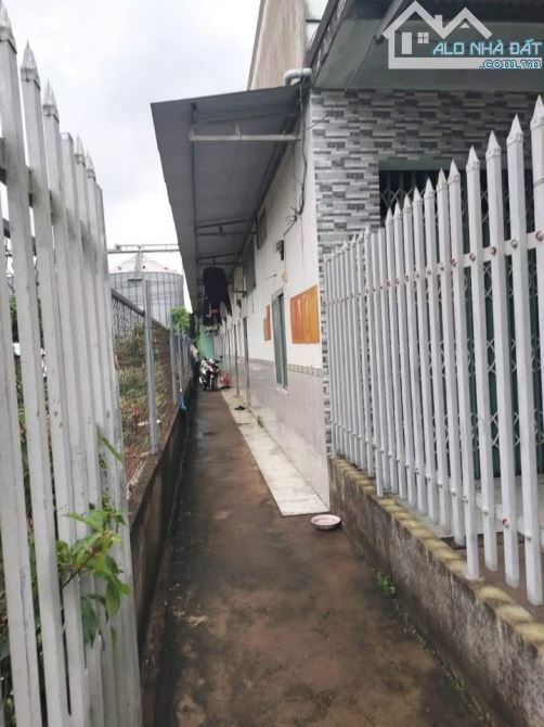 Di cư! Cần bán gấp căn nhà cấp 4 với 6P trọ ở gần KCN Linh Trung 3 ( 150m2-SHR ) giá 910tr - 1