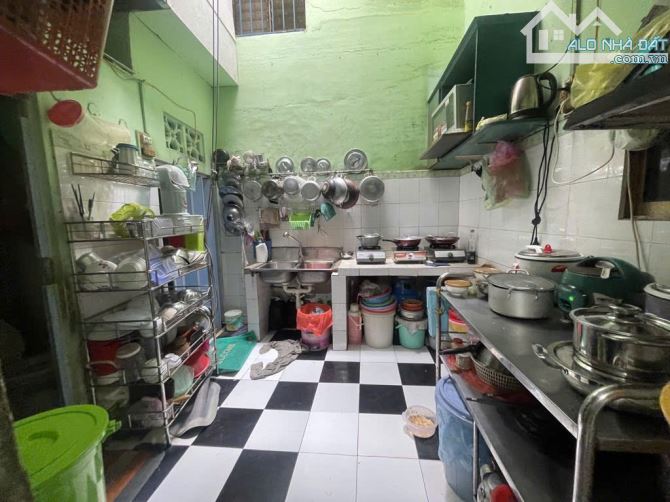 Nhà bán hẻm xe hơi Bến Vân Đồn Quận 4, 80m2, vị trí đẹp sát ngay quận 1 - 1