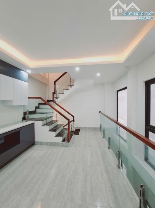 Cổ Linh. 5,65tỷ 6tầng__30m2__Sát phố Cổ Linh - 1