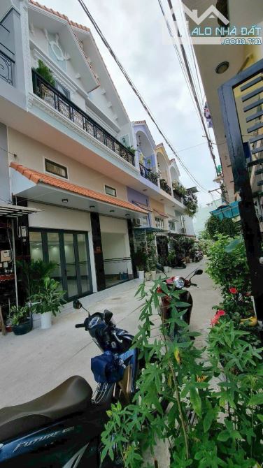 BÁN NHÀ ĐẸP HẺM XE HƠI HUỲNH TẤN PHÁT, THỊ TRẤN NHÀ BÈ - 1