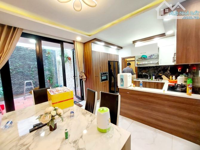XE HƠI THÔNG! Bán Nhà Đẹp 5 Tầng Xe Hơi Thông Tô Hiến Thành, 53m2, 12.5 Tỷ - 1