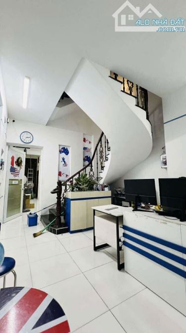 NHÀ HƠN 60M2 - QUẬN 1 - CỐNG QUỲNH - SÁT MẶT TIỀN - 5PN, 5WC CHỈ NHINH 19TY - 1