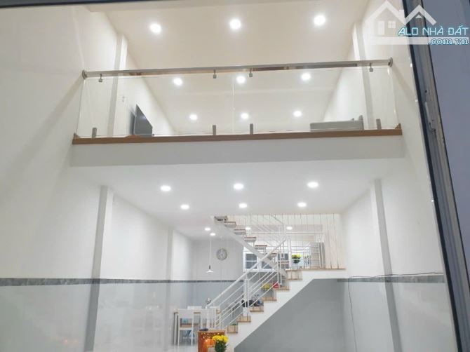 BÁN GẤP NHÀ HẺM XE HƠI ĐỖ CỬA LÊ TRỌNG TẤN , 62m2 , 2 Tầng , Thoáng Mát , Giá nhỉnh 5tỷ . - 1