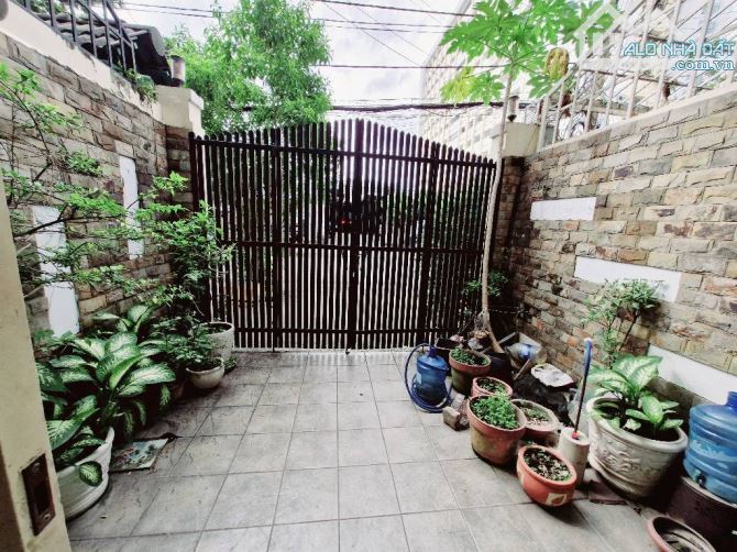 Bán gấp nhà đẹp ở ngay MTKD Cao Lỗ , xe hơi ngủ nhà, 80m2, SHR, HCĐ, chỉ 14,6 Tỷ. - 1