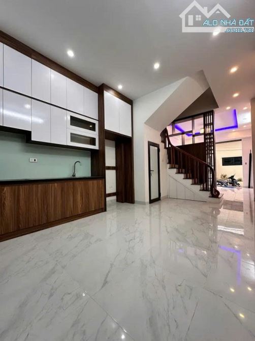 Bán nhà Trần Thái Tông Cầu Giấy Gần ĐH Quốc Gia 35m 5Tầng. Giá 7.5 Tỷ - 1