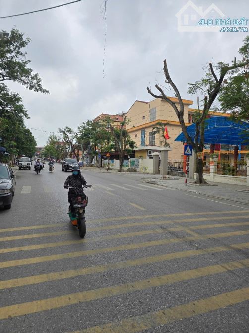 Bán nhà 2 tầng mặt Thiên Đức dt 124m mt 4.9m hướng Tây giá 10.5 tỷ - 1