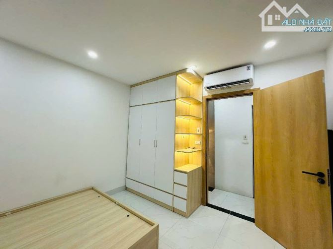 Bán gấp nhà mới Cầu Giấy 34m² × 5 tầng, ngõ nông, vị trí đẹp, giá 7,5 tỷ - 1