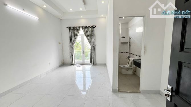 - Nhà cách MT Lê Văn Lương 50m, 4 tầng, đường trãi nhựa 9m - 1